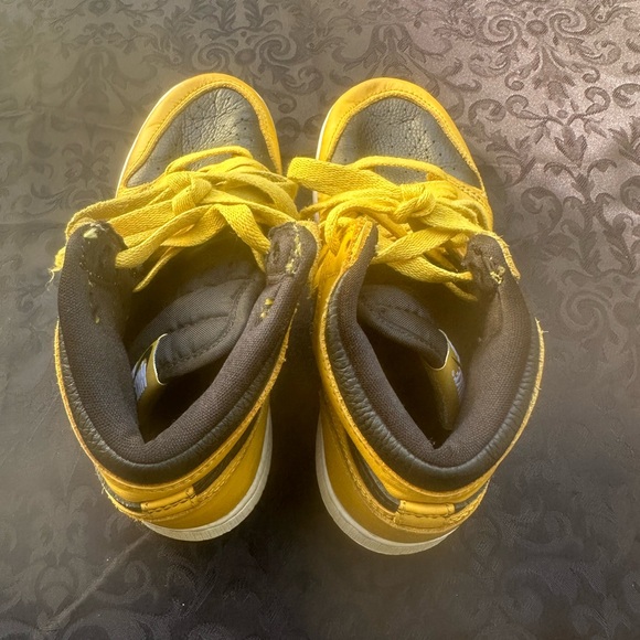 Jordan 1 Retro High OG
Pollen (GS) size 4.5Y - Picture 3 of 9